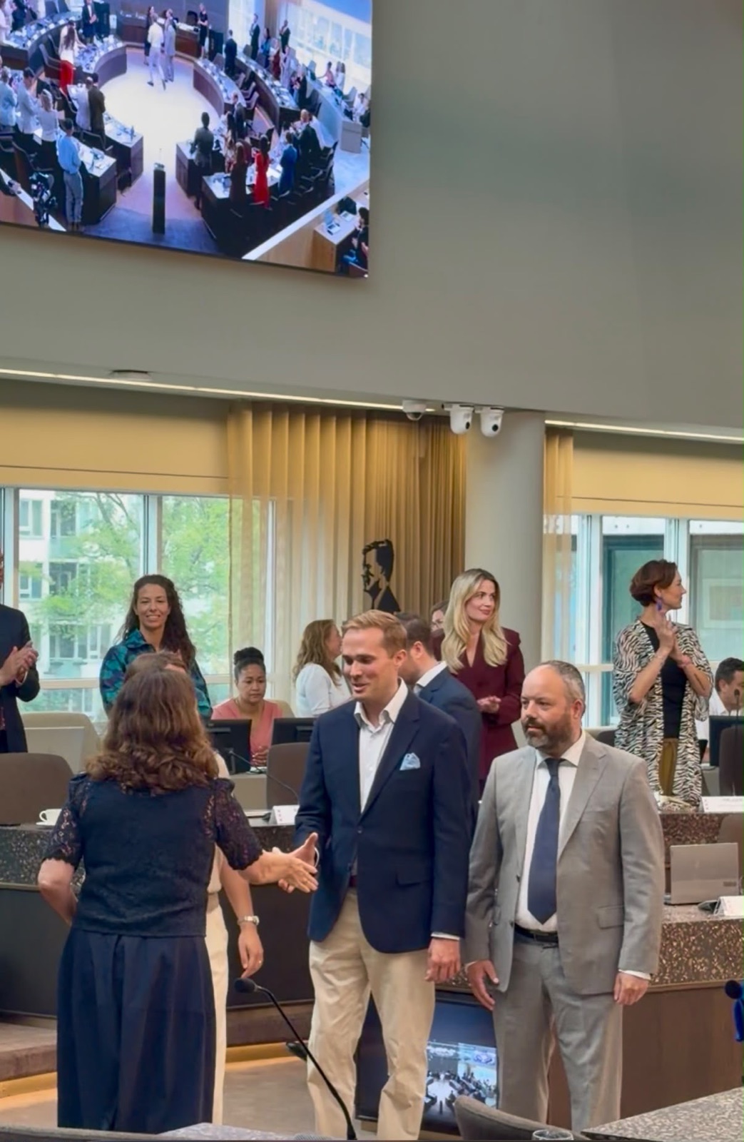 Het moment van de beëdiging in de raadszaal van de Stopera