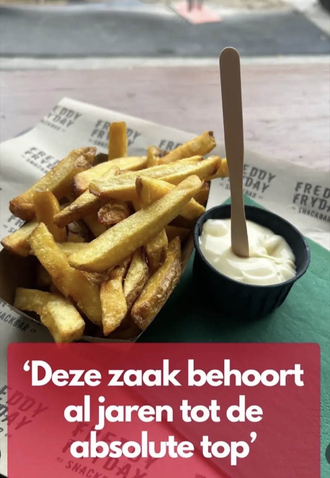 Een portie friet met mayonaise bij Freddy Fryday