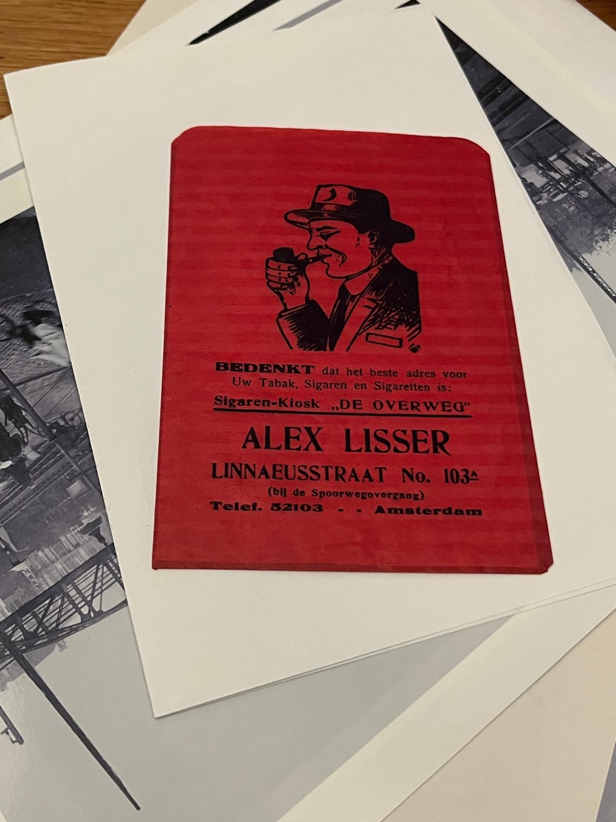 Historische advertentie voor Sigaren-Kiosk ‘De Overweg’ van Alex Lisser aan de Linnaeusstraat, bij de spoorwegovergang