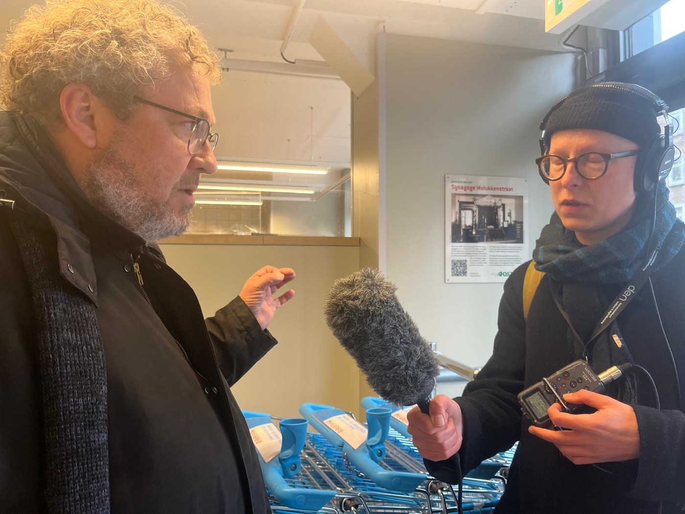 Opname voor de podcast, met Rogier Schravendeel