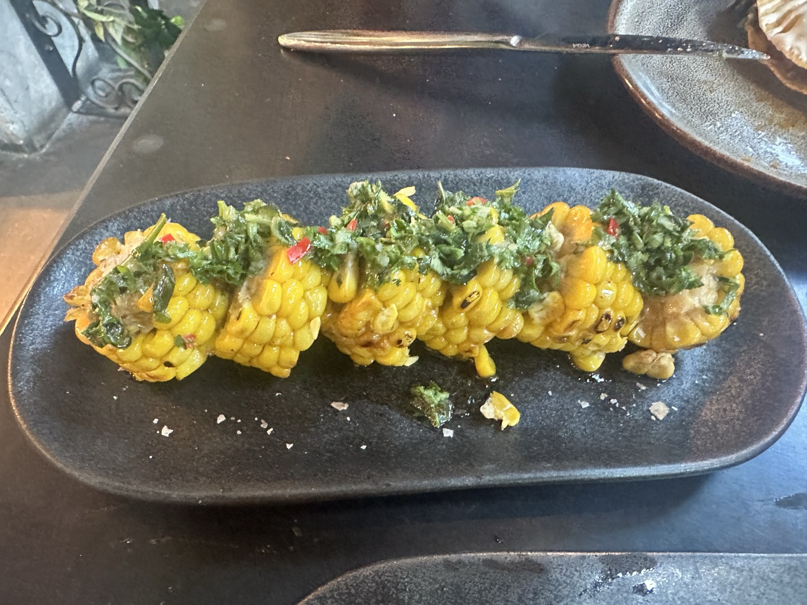 Van het vuur: gegrilde maïs met kruiden