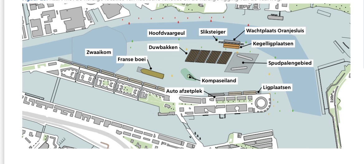 De vaarweg rond het IJ met functies als wachtplaatsen, ligplaatsen en het spudpalengebied, onderdeel van de gemeentelijke plannen rond de Oostbrug