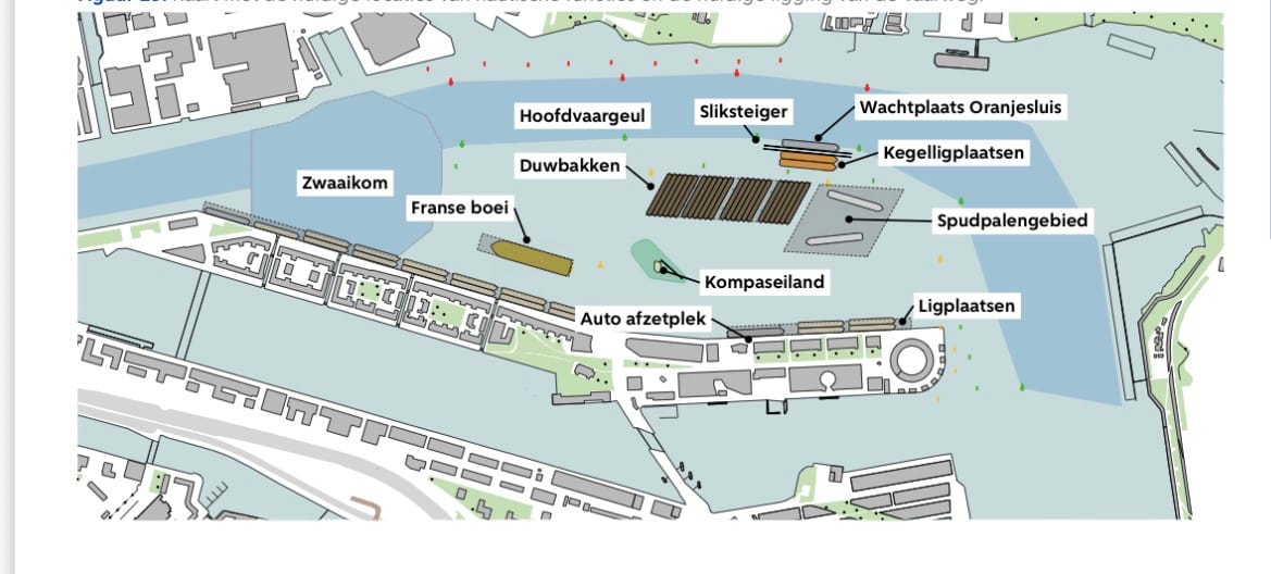 De vaarweg rond het IJ met functies als wachtplaatsen, ligplaatsen en het spudpalengebied, onderdeel van de gemeentelijke plannen rond de Oostbrug