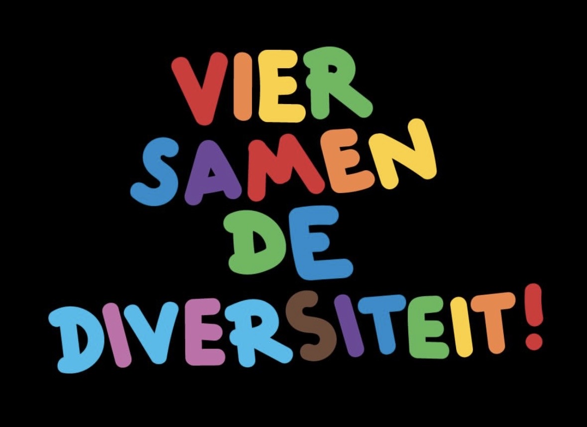 Het motto van Pride Oost 2026 in regenboogletters: ‘Vier samen de diversiteit!’