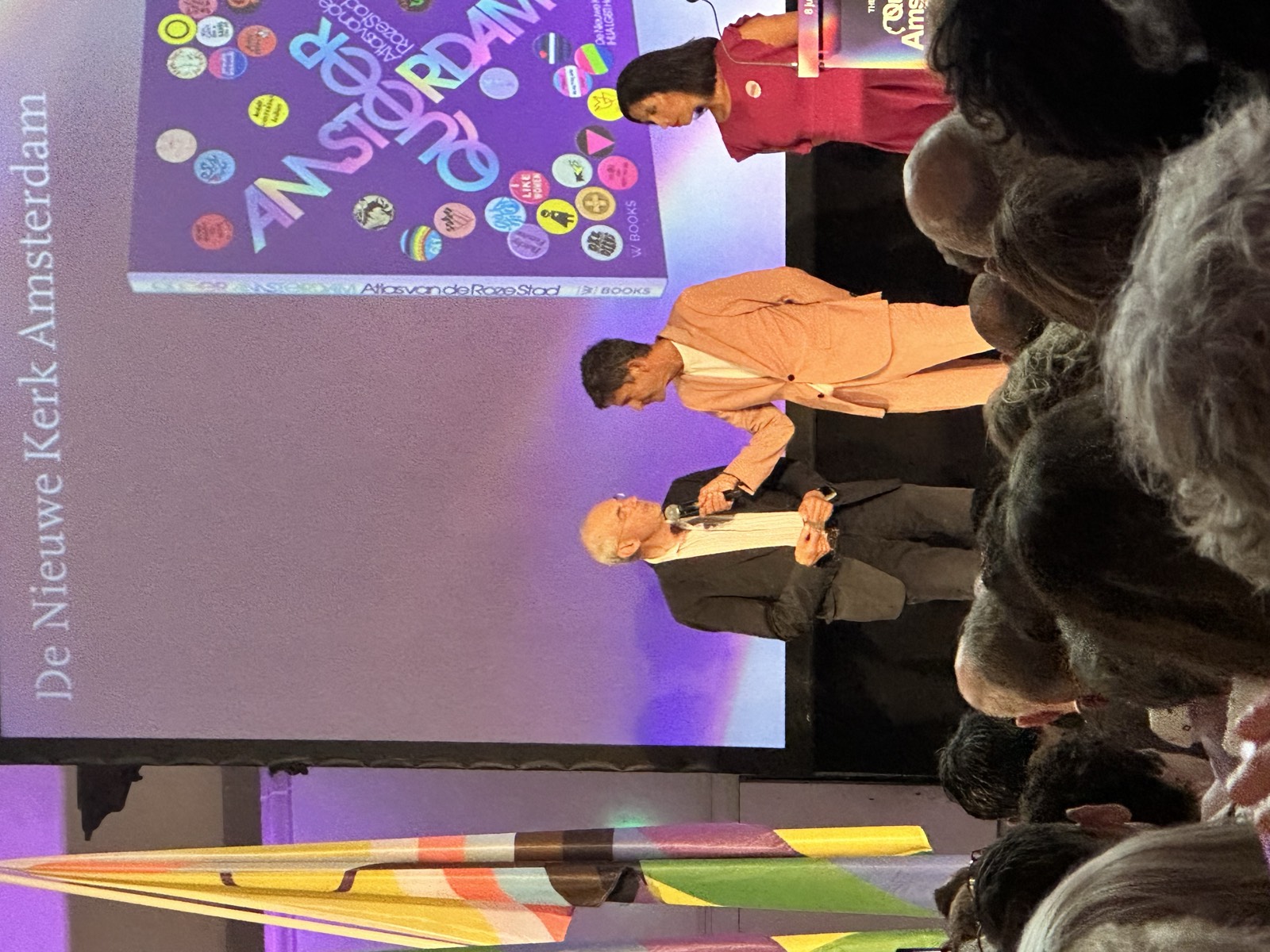 Oud-burgemeester Job Cohen in gesprek met presentator Cornald Maas